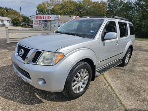 Used 2012 Nissan Pathfinder LE RWD image 3