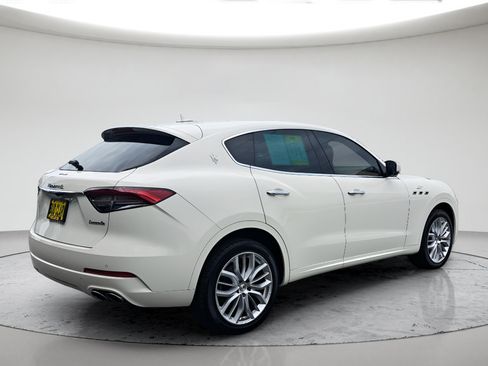Used 2022 Maserati Levante GT AWD/4WD image 5