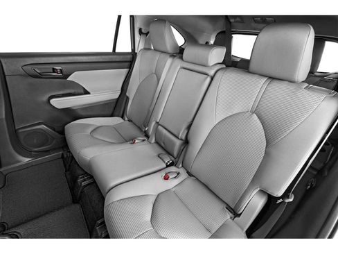 Used 2023 Toyota Highlander L FWD image 9