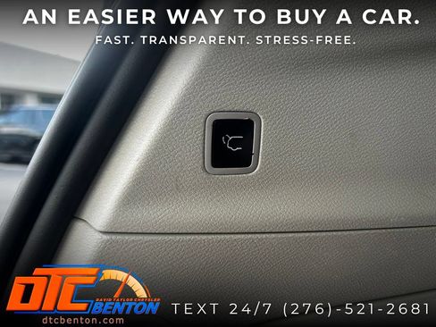Used 2023 Chrysler Pacifica Touring-L AWD/4WD image 27