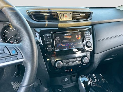 Used 2020 Nissan Rogue SL image 14