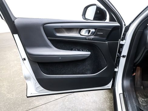 Used 2024 Volvo XC40 Recharge Ultimate image 20