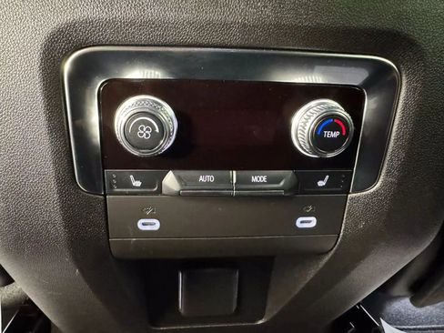 Used 2023 GMC Yukon SLT w/ SLT Luxury Package AWD/4WD image 25