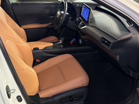 Used 2025 Lexus UX 300h AWD w/ Accessory Package (Z1) image 10