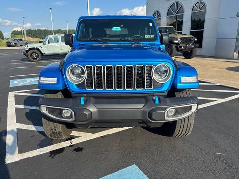 Used 2024 Jeep Wrangler Unlimited Sahara w/ Technology Group AWD/4WD image 5