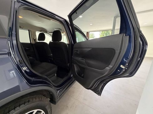 Used 2018 Mitsubishi Outlander SEL AWD/4WD image 17