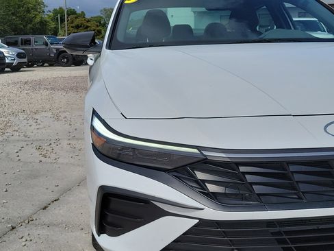 Used 2025 Hyundai Elantra Sport FWD image 7