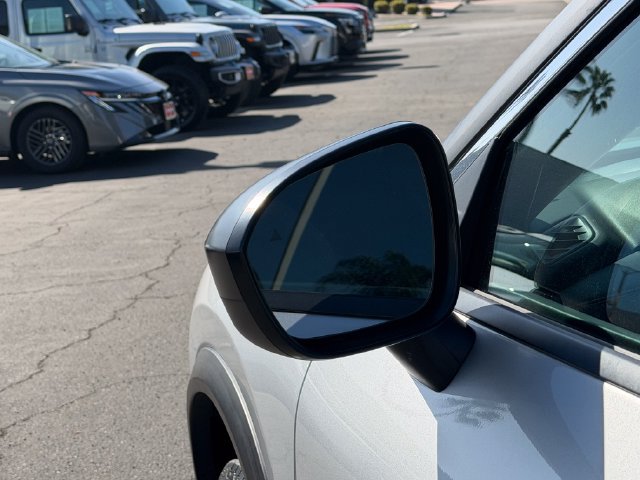 Used 2024 Nissan Rogue S AWD/4WD image 10