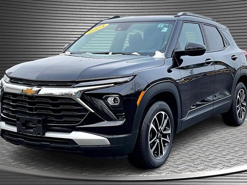 Used 2024 Chevrolet TrailBlazer LT image 3
