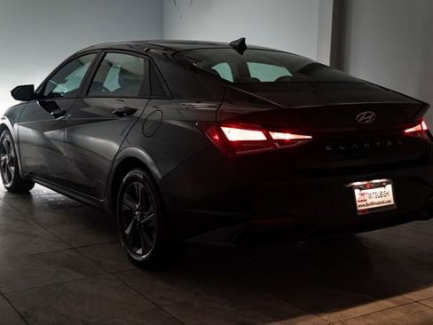Used 2022 Hyundai Elantra SEL image 38