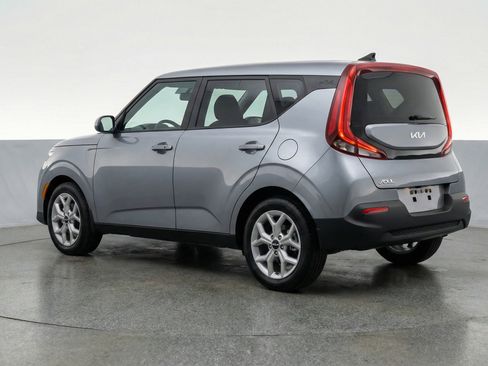 Used 2025 Kia Soul LX w/ LX Technology Package image 6