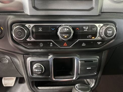 Used 2023 Jeep Gladiator Sport image 16