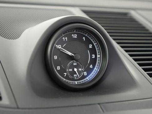 New 2026 Porsche Macan image 25