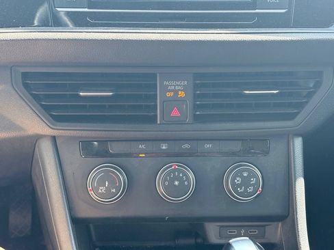 Used 2021 Volkswagen Jetta SE FWD image 11