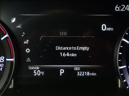 Used 2024 Toyota Highlander LE AWD/4WD image 25