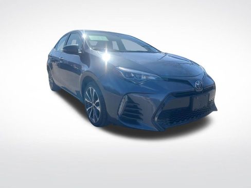 Used 2017 Toyota Corolla SE w/ SE Premium Package image 3