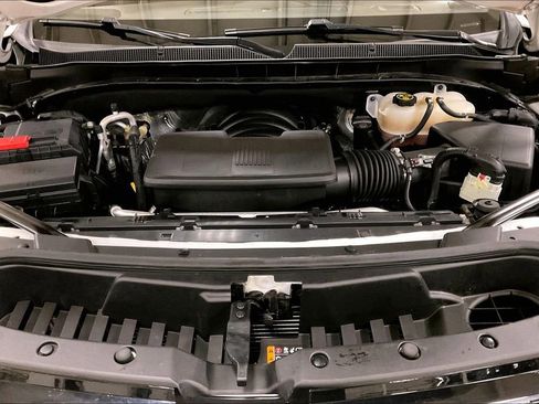 Used 2023 Chevrolet Suburban Premier image 10