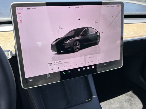 Used 2023 Tesla Model 3 Standard Range RWD image 22