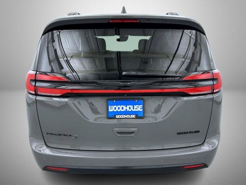 Used 2021 Chrysler Pacifica Touring w/ S Appearance Package image 6