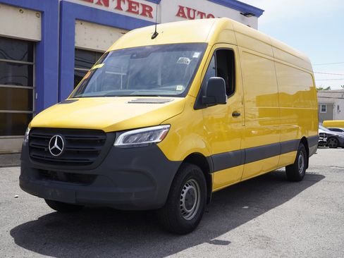 Used 2021 Mercedes-Benz Sprinter 2500 w/ Acoustic Package image 2