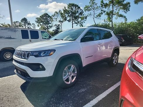 Used 2024 Jeep Compass Latitude AWD/4WD image 7