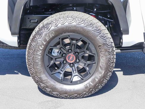 Certified 2025 Toyota Tacoma TRD Pro AWD/4WD image 9