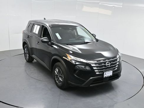 Used 2024 Nissan Rogue S image 47