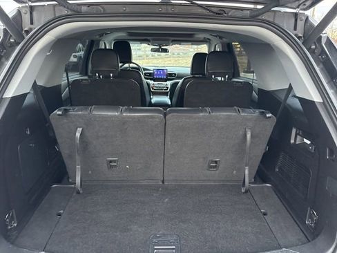 Used 2021 Ford Explorer XLT w/ Equipment Group 202A image 12