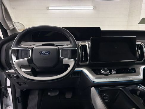 Certified 2025 Ford Expedition Platinum w/ Driver's Package AWD/4WD image 9