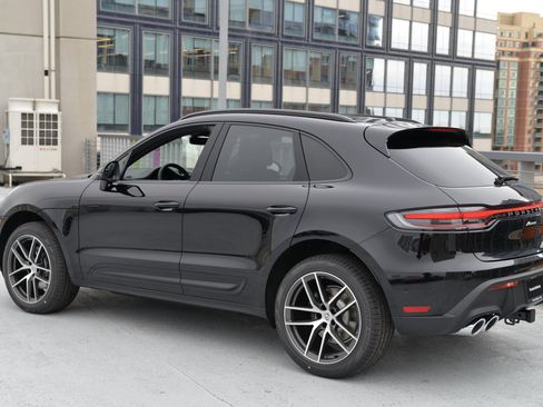 Certified 2026 Porsche Macan AWD/4WD image 3