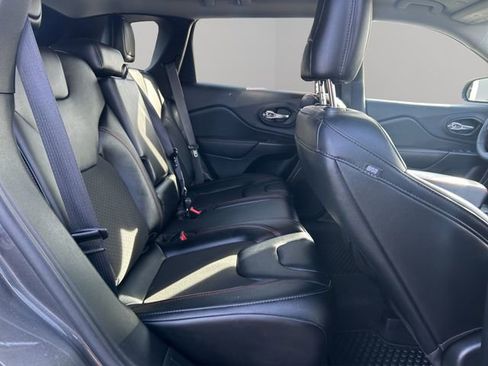 Used 2022 Jeep Cherokee Trailhawk image 23