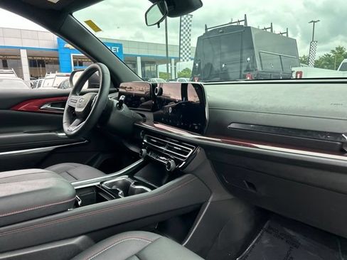 Used 2025 Chevrolet Traverse Z71 w/ Driver Confidence Package AWD/4WD image 34
