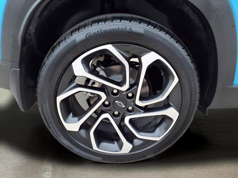 Used 2025 Chevrolet Trax RS w/ Sunroof Package image 7