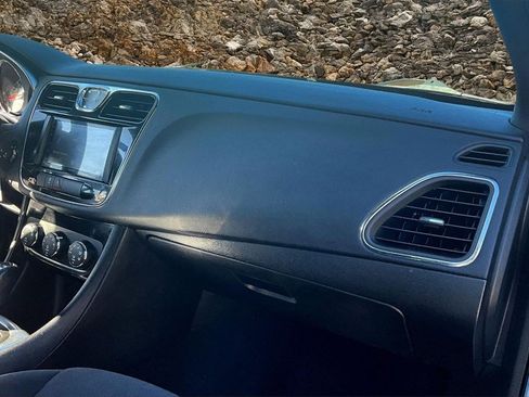 Used 2014 Chrysler 200 Touring image 12