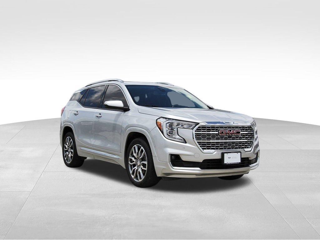 Used 2022 GMC Terrain Denali w/ Denali Premium Package AWD/4WD image 1
