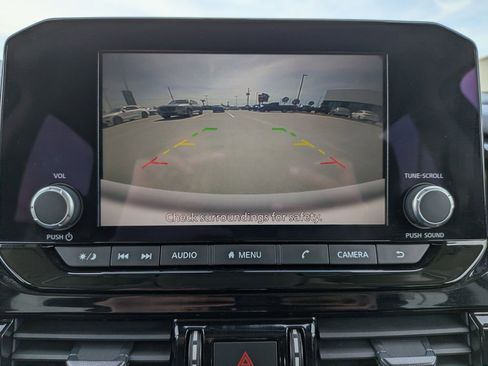 Used 2024 Nissan Pathfinder SV image 22