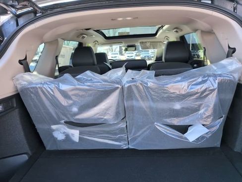 New 2026 Acura MDX SH-AWD image 9