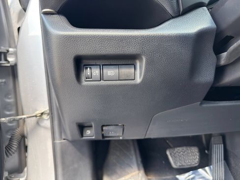 Used 2021 Toyota RAV4 LE AWD/4WD image 23