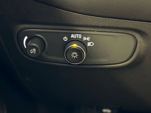 Used 2022 Chevrolet Equinox LT image 37