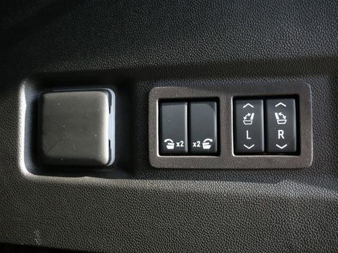 Used 2024 Chevrolet Tahoe Z71 w/ Off-Road Capability Package AWD/4WD image 32