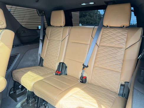 Used 2021 Cadillac Escalade Premium Luxury w/ Performance Package AWD/4WD image 25