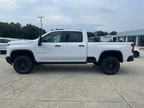 New 2026 Chevrolet Silverado 2500 ZR2 AWD/4WD image 2