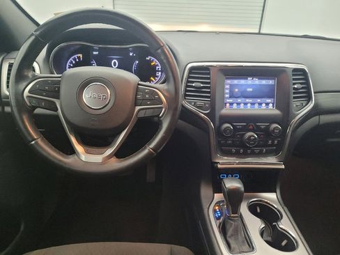 Used 2019 Jeep Grand Cherokee Laredo AWD/4WD image 22