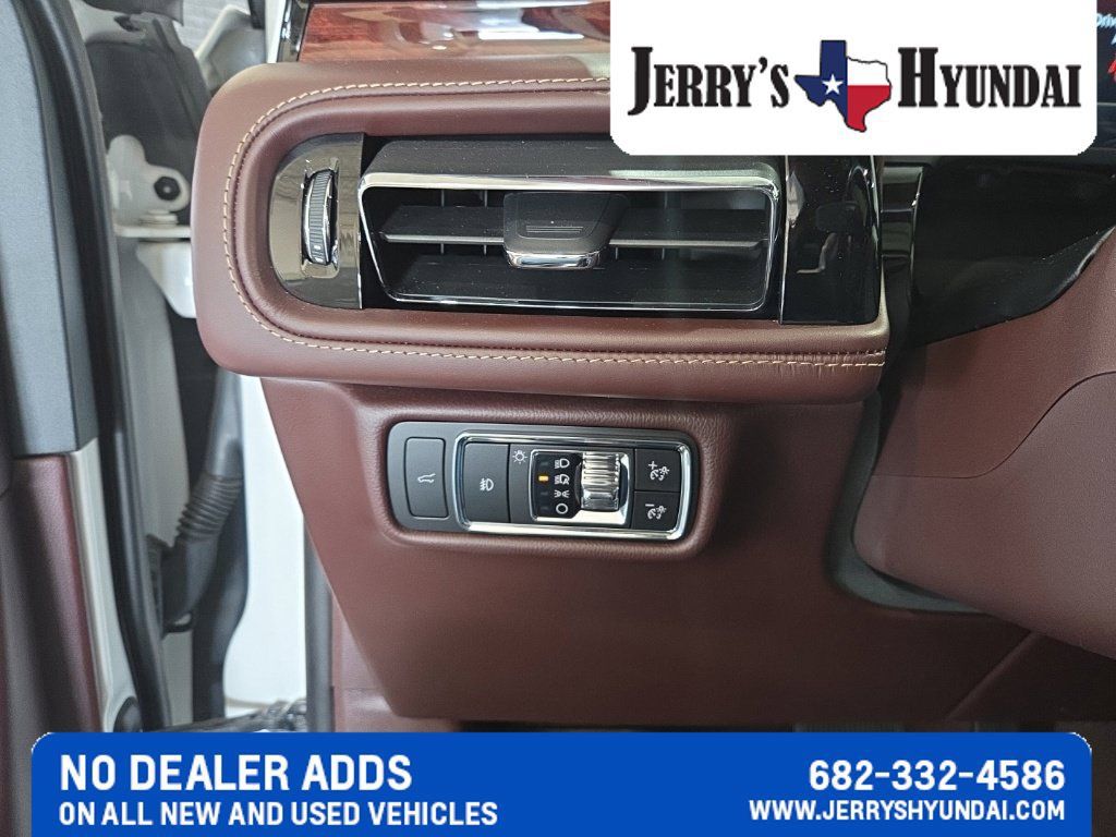Used 2023 Lincoln Aviator Black Label w/ Dynamic Handling Package AWD/4WD image 15