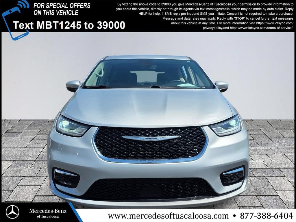 Used 2023 Chrysler Pacifica Touring-L FWD image 2