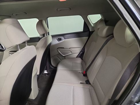 Used 2020 Kia Soul LX FWD image 16
