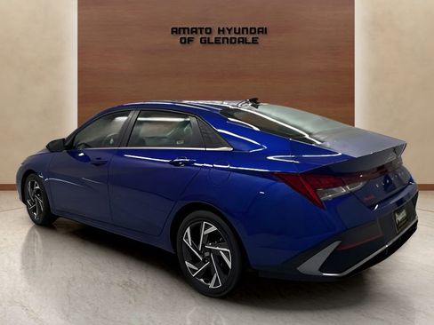 Used 2025 Hyundai Elantra SEL FWD image 3