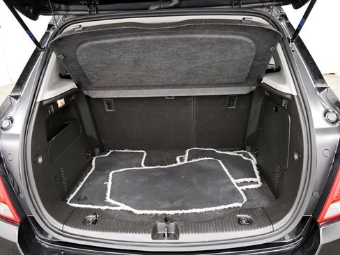 Used 2018 Chevrolet Trax Premier w/ Midnight Edition FWD image 7