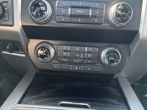 Used 2019 Ford F250 Platinum w/ Platinum Ultimate Package AWD/4WD image 25