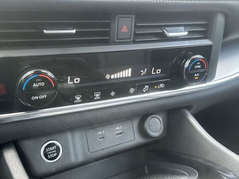 Used 2023 Nissan Rogue SV FWD image 27